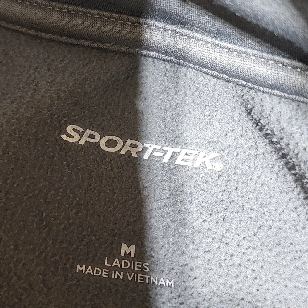 LOT OF 5 WOMEN’S SCRUB JACKETS ST. LUKE’S HOSPITAL EMBROIDERED LOGO SIZE M & L - Picture 12 of 12